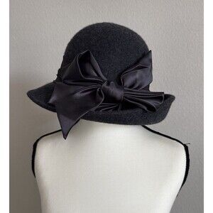 Betmar New York 100% Wool Felt Cloche Hat Gray Ribbon Vintage Style Elegant